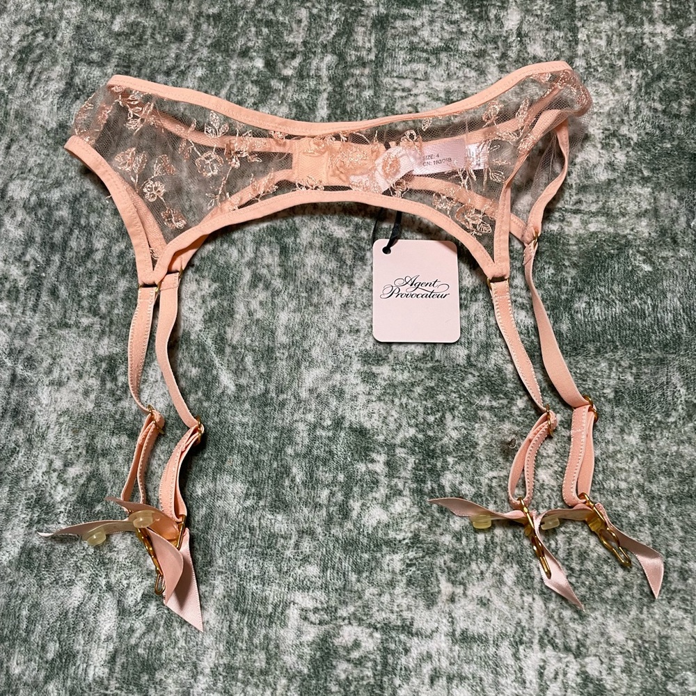 Henrietta suspender blush